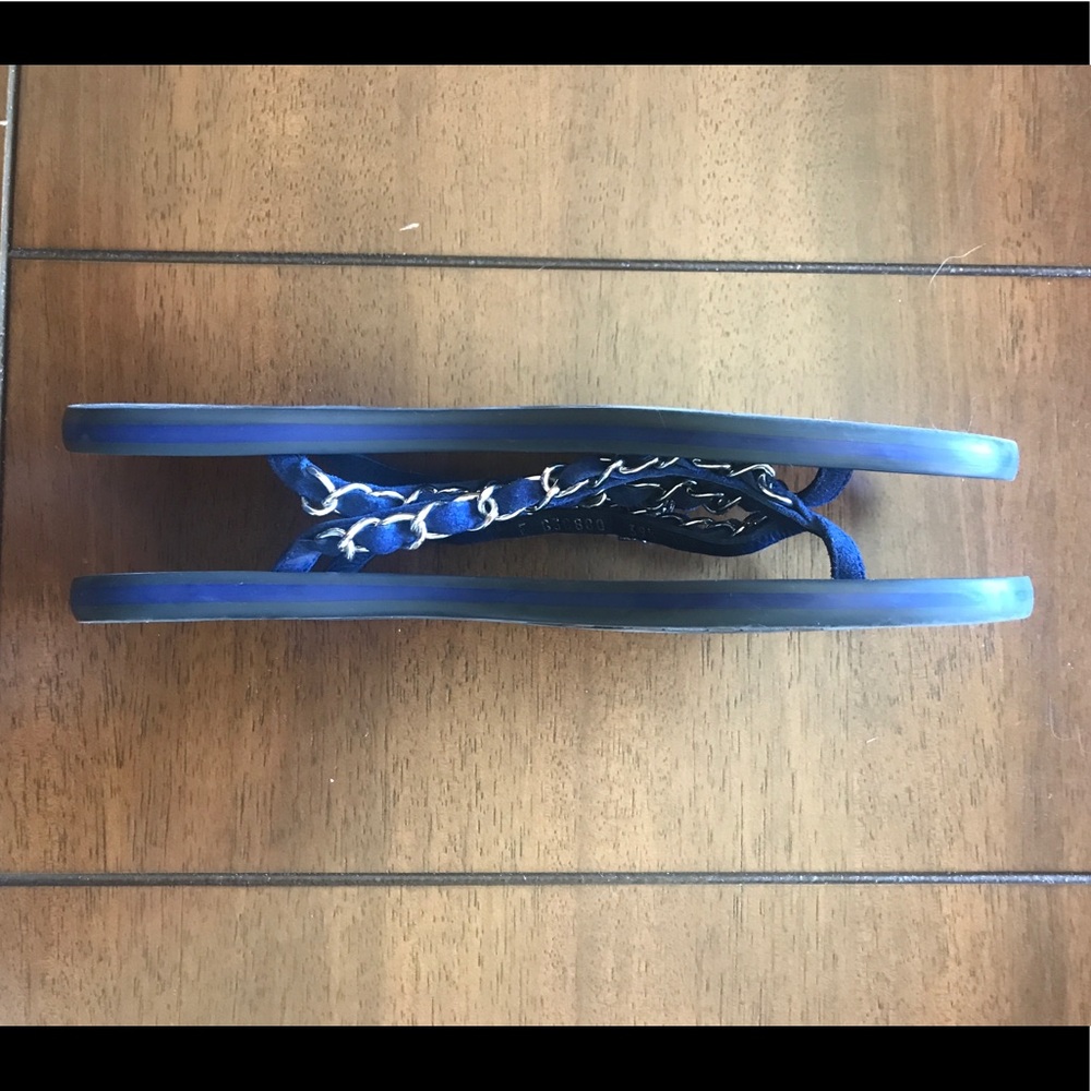 CHANEL sandals, thongs, flip flops shoes - Picture 2 of 5